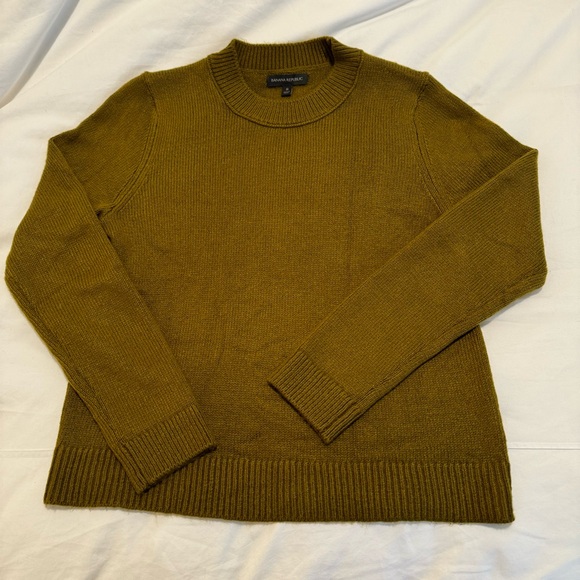 Banana Republic Green Crewneck Sweater - Picture 1 of 3